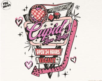 以下が含まれることがあります： ピンクと黒のレトロな「Cupid's Love Lodge」の看板。ハートのデザイン、「Open 24 Hours」と「Vacant」の文字が含まれています。画像は、星とハートのアクセントがあり、クラシックなモーテルの雰囲気を醸し出すヴィンテージな美学を持っています。