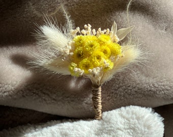 Corsica Immortelle groom buttonhole, in dried flowers, original wedding accessory, yellow