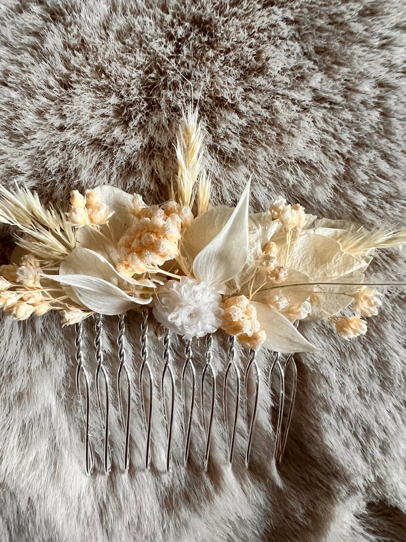 White and cream comb in dried flowers, ideal wedding hairstyle image 4