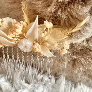 White and cream comb in dried flowers, ideal wedding hairstyle image 5