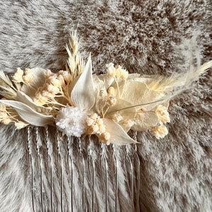 White and cream comb in dried flowers, ideal wedding hairstyle image 3