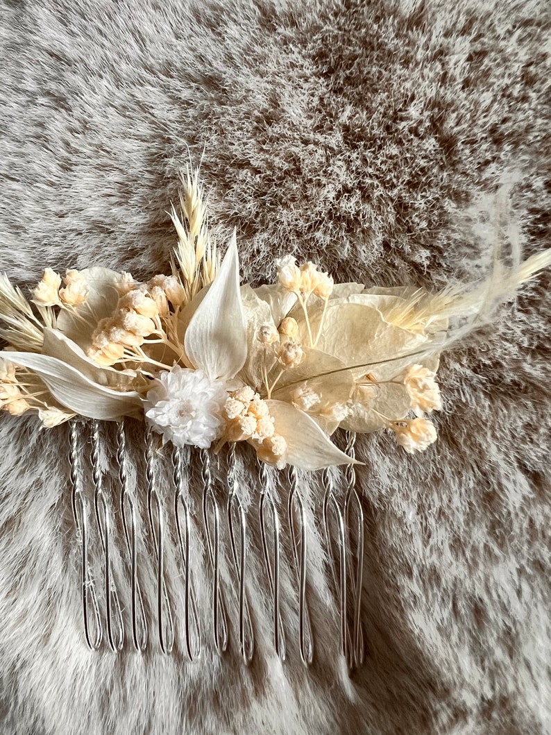 White and cream comb in dried flowers, ideal wedding hairstyle image 3