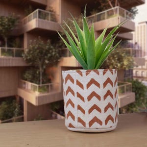 コットンフラワーポット | カラフルなプランターポット | 植物愛好家へのパーソナライズされたガーデニングギフト | 手作りバスケットフラワーポット | 手作りバスケットギフト