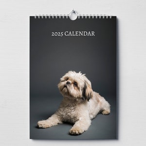 Calendario Shih Tzu 2025: Calendario mensile da parete con note, formato A4 sospeso, include date e festività chiave del Regno Unito e degli Stati Uniti