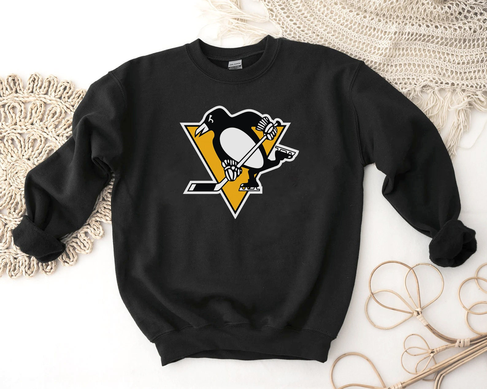 Pittsburgh Penguins Hoodie Mens Medium Majestic NHL Black Long Sleeve  Embroider