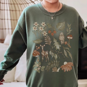 Vintage Cottagecore Sweatshirt,Dark Forest Illustration Boho Sweater Nature Botanical Shirt Garden Lover Fall Aesthetic Green Witch
