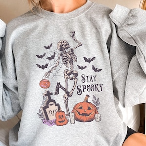 Cute Retro Alternative Boho Halloween Sweatshirt,Grunge Spooky Unisex Pullover,Vintage Horror Movie Graphic Shirt,Spooky Season Skeleton Pumpkin