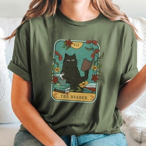Funny Tarot Cards Cats T-shirt, Alternative Books Reader Fan T Shirt, Cats and Books T-Shirt, Esoteric Gift, Book Club Shirt