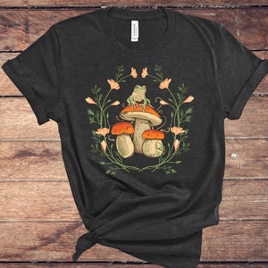 Cottagecore t-shirt, cute frog mushroom autumn motif, botanical t-shirt, fairycore t-shirt, goblincore retro look t-shirt, nature motif gift for her image 3