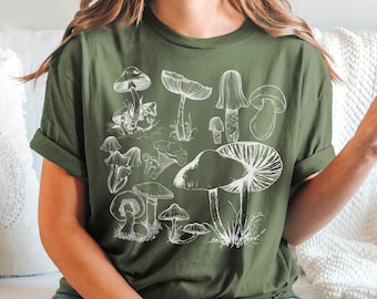 Cute vintage look cottagecore T-shirt, mystical mushrooms T-shirt gift for fairycore fans, botanical forestcore top in a retro look for women