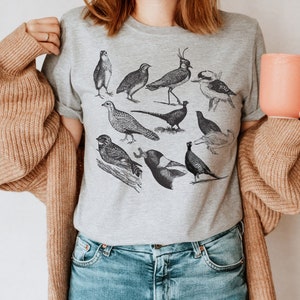 Cute vintage look cottagecore t-shirt, bird illustration t-shirt gift for fairycore fans, botanical forestcore top in retro look for women