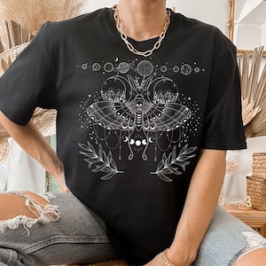 Cute Vintage Look Cottagecore T-Shirt,Mystical Retro Moon Phase Moth TShirt Gift for Fairycore Fans,Celestial Forestcore Top