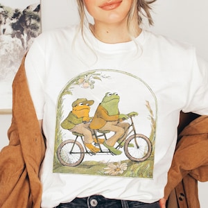 Vintagelook Frog and Toad Unisex T-Shirt,Cottagecore Retro Book Illustration TShirt,Book Reader Gift Retro Meme T Shirt Goblincore Shirt