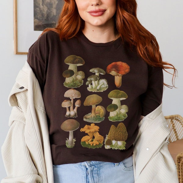 Cute Vintage Look Cottagecore T-Shirt,Mystical Mushroom TShirt Gift for Fairycore Fans,Botanical Forestcore Top in Retro Look for Women