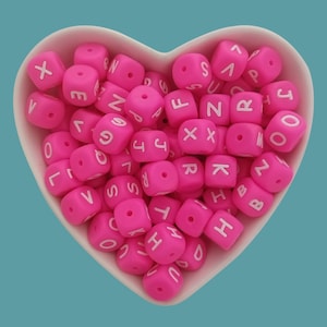 Cuentas de silicona con el alfabeto de color rosa intenso, cuentas de silicona con letras de 12 mm, cuentas de silicona con letras cuadradas de la A a la Z, pulsera con llavero DIY