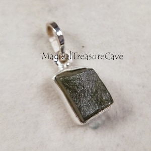 Raw Peridot Pendant,925 Sterling Silver, Peridot Jewelry, August Birthstone, Summer Jewelry, Beautiful Peridot Pendant, Gift For Woman