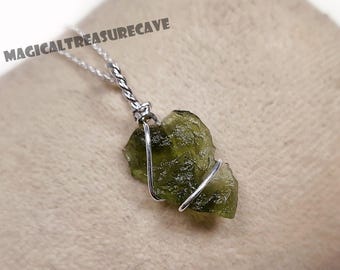 Moldavite Pendant, Raw Gemstone Pendant, Synthetic Moldavite Wire Wrapping Jewelry, Healing Necklace, Gift for her, Bridesmaids Gift