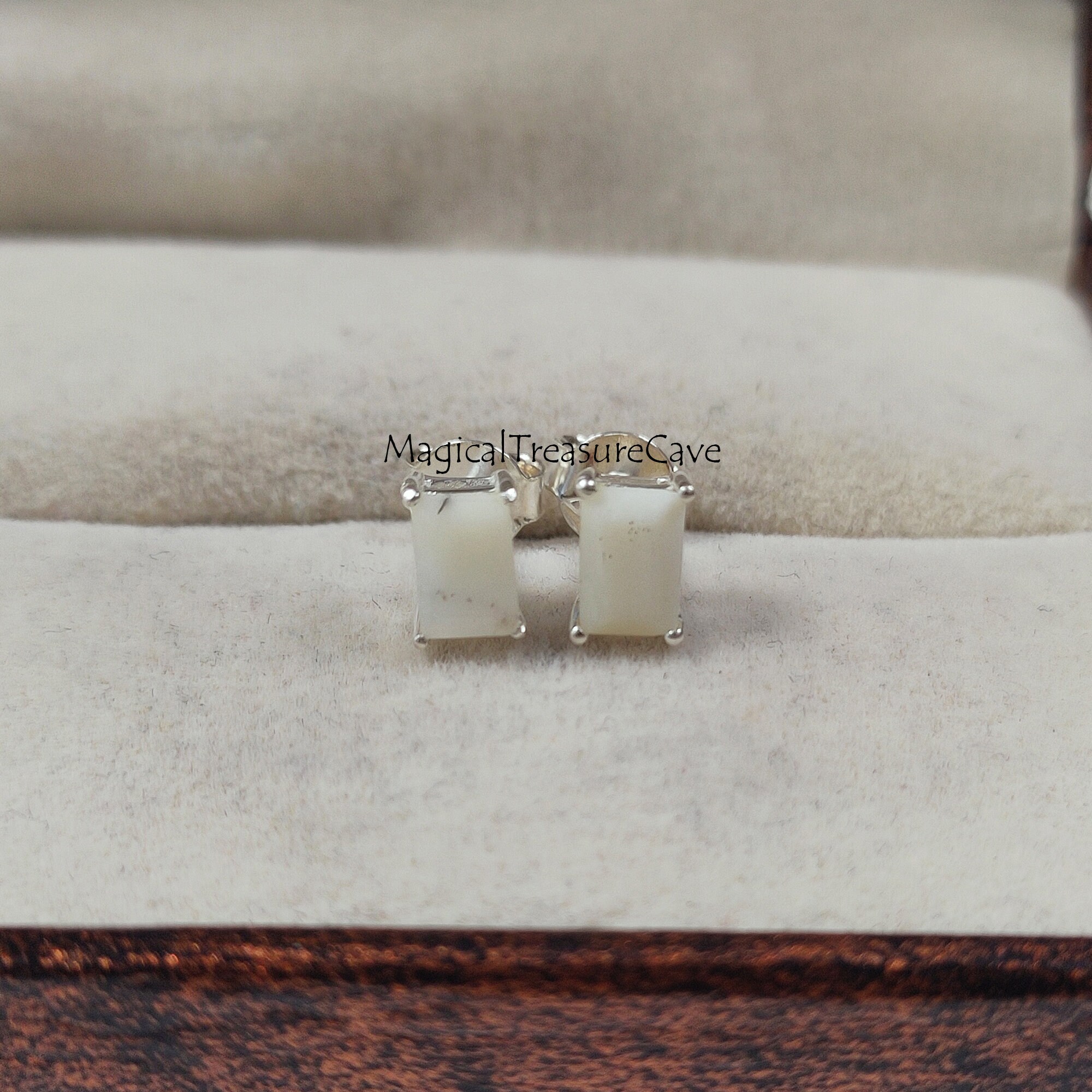 Boucles D’oreilles Puces En Argent 925 Avec Agate Blanche 8mm - Neuf Avec étiquettes, Marque Petugons
