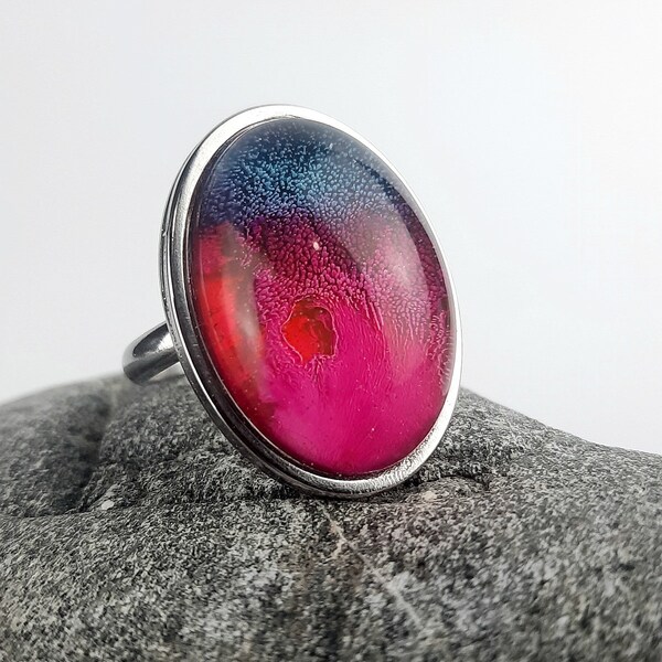 Bijou poétique, bague ovale en résine époxy bleu et rose effet pétri, modèle unique fait main, réglable, en acier inoxydable