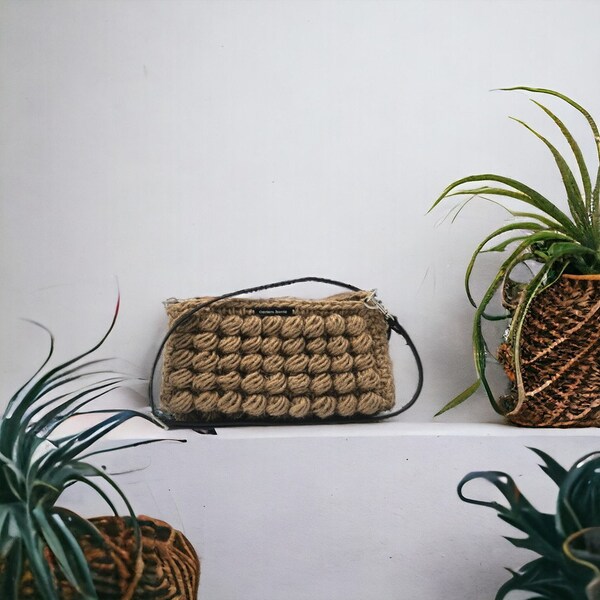 Pochette Bandoulière en Ficelle de Jute Beige à Points en Relief