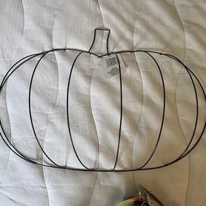 Pumpkin Wreath Form Black Wire