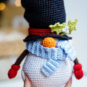 Haakpatronen Sneeuwpopkabouter, Kerstgnome, kabouter amigurumi patroon, gehaakte vakantiekabouter afbeelding 3