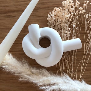 Knotted candlestick made of Raysin | Modern candle holders | Candlesticks | Candle plates | Candle bowls | Table decorations