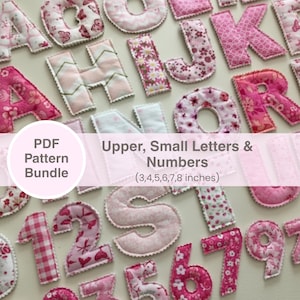 Puede incluir: Una colección de letras y números de tela rosa, incluyendo las letras A, H, J, K, N, O y R, y los números 1, 2, 3, 4, 5, 6, 7, 8 y 9. Las letras y números miden aproximadamente 8,6 a 19,8 cm de altura. La imagen también incluye el texto "PDF Pattern Bundle".