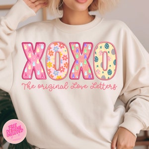 XOXO bordado png, las cartas de amor originales PNG, xoxo floral png, png cristiano de pascua, png floral, png varsity XOXO, versos de la biblia de Pascua png