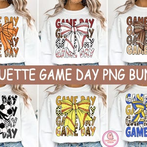 Puede incluir: Un conjunto de seis diseños de sublimación que presentan una sudadera blanca con un gráfico de un lazo y el texto "GAME DAY" en negro, naranja, marrón y azul. El lazo está decorado con varios patrones, incluyendo estampado de leopardo, costuras de béisbol y balones de fútbol.