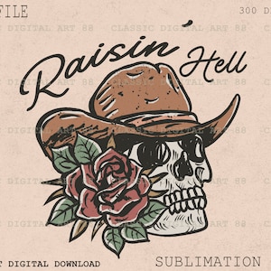 Op de afbeelding: Een schedel met een bruine cowboyhoed op, met een roos en bladeren erachter. De tekst "Raisin Hell" staat boven de schedel.