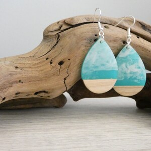 Beach Themed Earrings, Ocean Earrings, Summer Beach Earrings, Nature Themed Earrings, Wave Resin Earrings, Beach Wave Earrings, Wood Resin