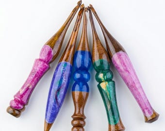 Ergonomic Rosewood & Resin Crochet Hook - Handmade for Comfortable Crocheting