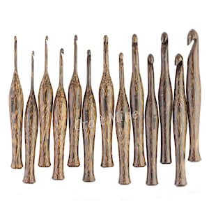 Handmade Rosewood Crochet Hook Set: 13 Sizes with Organizer
