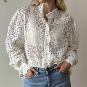 Beautiful Vintage White Lace Blouse with long sleeves / Mandarin Collar Lace Blouse