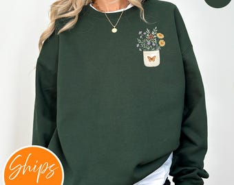 Wildflower Pocket Crewneck Sweatshirt | Floral Botanical Shirt | Nature Lover Gift | Vintage Flower Graphic Shirt for Women
