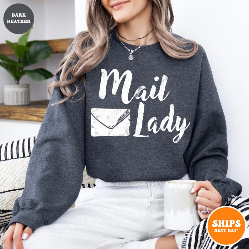 Mail Lady Crewneck Sweatshirt | Postal Carrier Worker Gift | Post Office Shirt | Cute Postal Worker | Postal Life Shirt | Mail Lady Gift immagine 9
