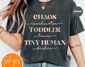Camiseta divertida para mamás, maestra de guardería, niñera, maestra de jardín de infantes, coordinadora del caos, frases divertidas para mamás