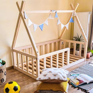 Peutervloer tipi montessoriplatform bedframe voor kinderen montessorimeubels, het kleine huis van de uil, weinig ruimte massief houten kinderbedframe