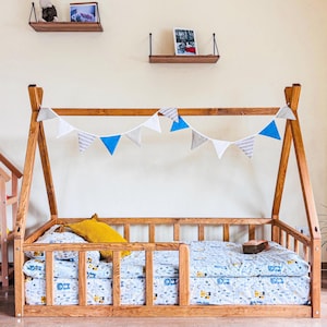 Peutervloer tipi montessoriplatform bedframe voor kinderen montessorimeubels, het kleine huis van de uil, weinig ruimte massief houten kinderbedframe