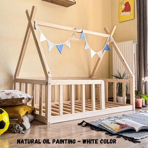 Peutervloer tipi montessoriplatform bedframe voor kinderen montessorimeubels, het kleine huis van de uil, weinig ruimte massief houten kinderbedframe