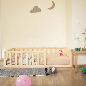 RUNDE ECKEN Montessori-Bodenbettgestell für Kleinkinder mit Lattenrosten, Plattformbettgestell, Kinderbett mit Geländer, Montessori-Möbel Bild 1