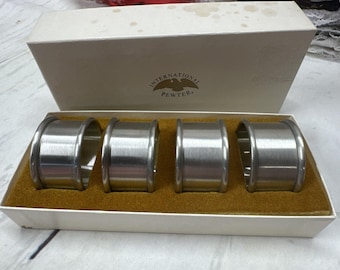 Juego de 4 servilleteros de peltre Vintage International