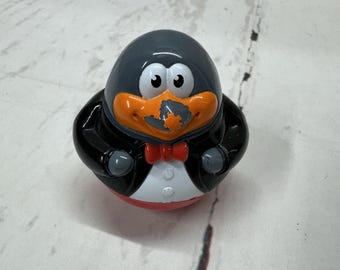 Figura de pingüino Weeble Wobbles de Playskool, modelo vintage de 2003 de Hasbro.