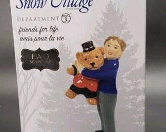 Departamento 56, Amigos de la Aldea de Nieve, FAO Schwarz, Figura de Cerámica 6009713