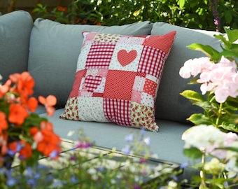 Coussins patchwork faits main avec appliqué coeur