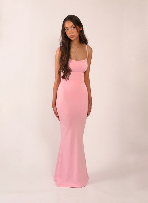 Feminine maxi dresses hotsell
