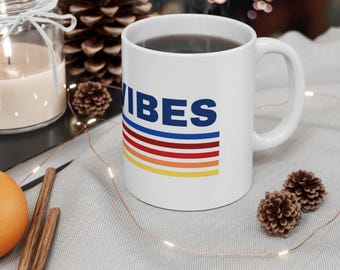 Taza de café de cerámica retro Good Vibes, 11 oz