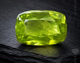 Rare Sphene Titanite Gemstone – Vivid Yellow Green Cushion Cut Madagascar Stone 10x6mm