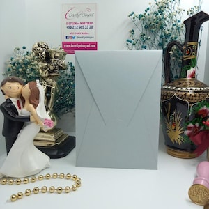 Busta per invito verticale grigio chiaro - Perfetta per matrimoni, compleanni, baby shower, eventi e celebrazioni, design personalizzabile